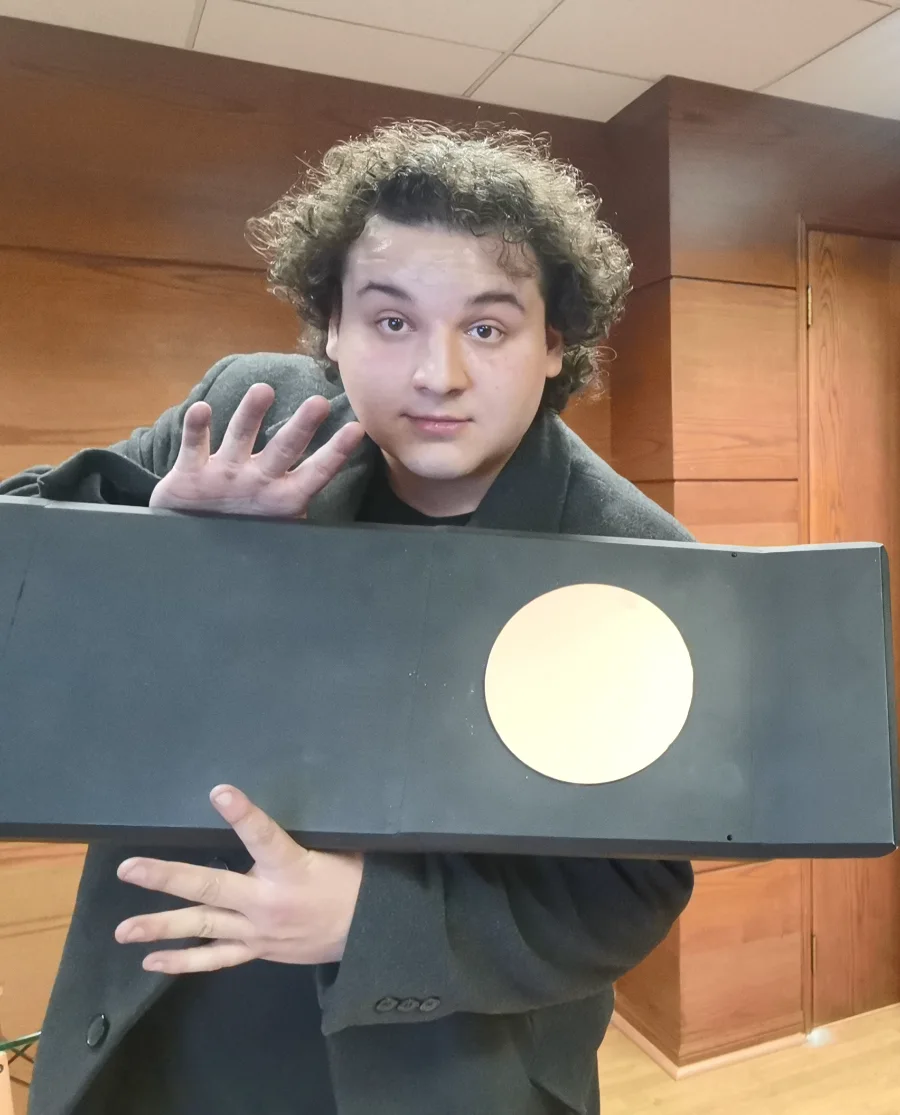 Equipo Quantum Futura con un prototipo T.A.R